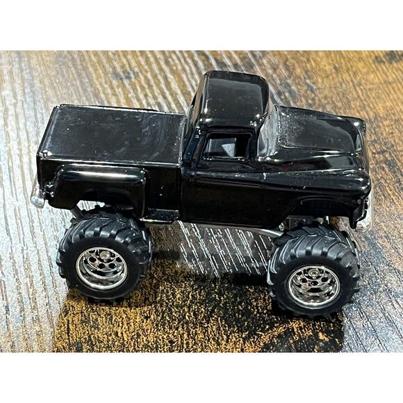 JADA 1:64 JUST TRUCKS 85 CHEVROLET C10 BLACK Die-cast - Picture 2 of 10